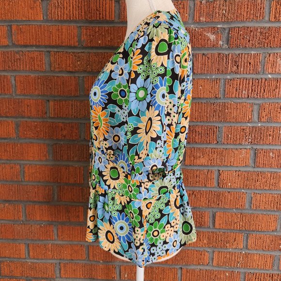 CAbi Happy Top bright floral fitted top Size Medium NWOT Spring 2022 - Picture 3 of 9